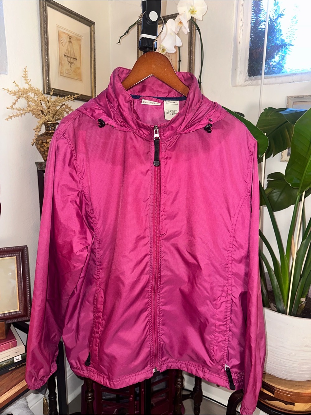 L.L. Bean Vintage Women's Magenta Packable Hooded Windbreaker